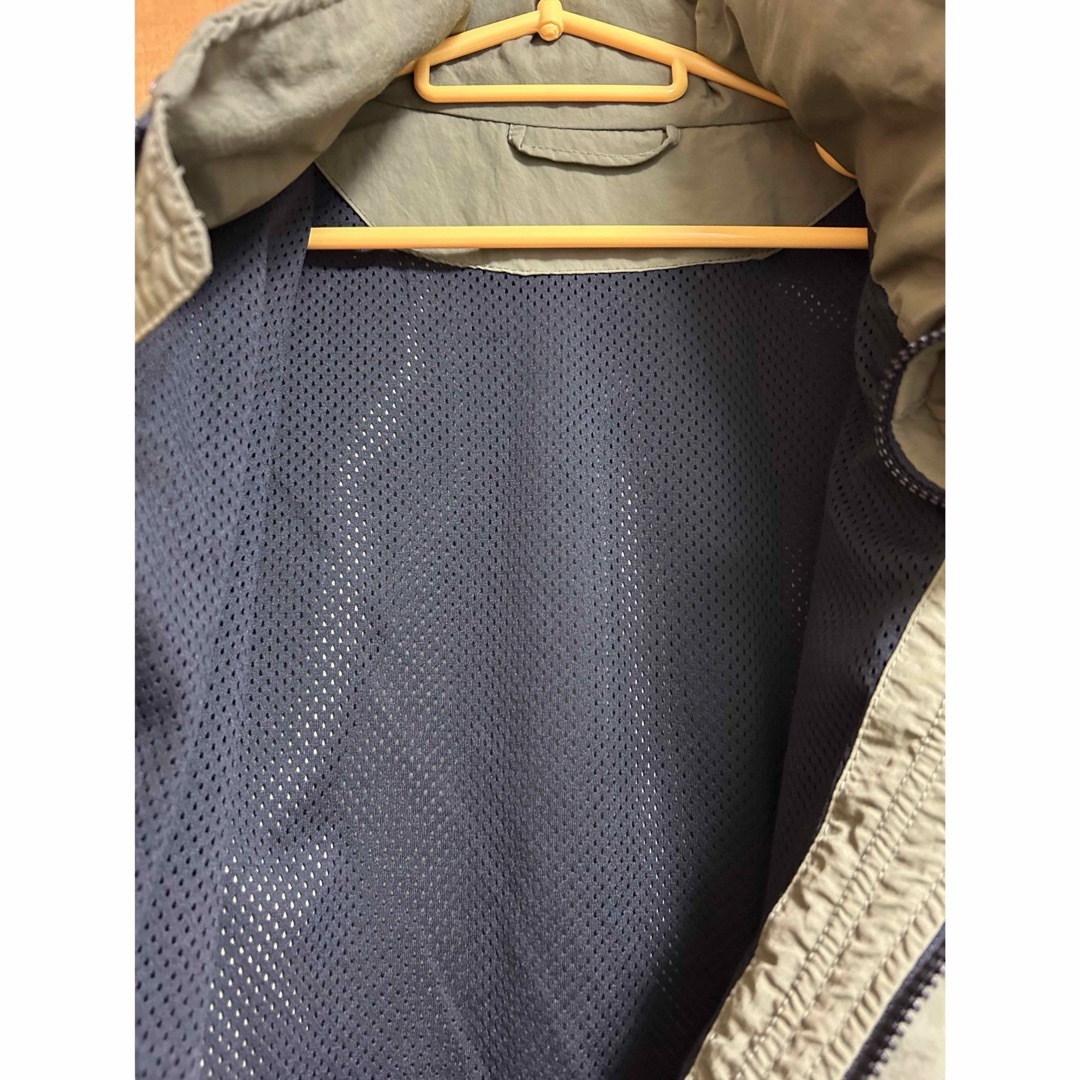 GU(ジーユー)のナイロンジャケット　フード付き　撥水 メンズのジャケット/アウター(ナイロンジャケット)の商品写真