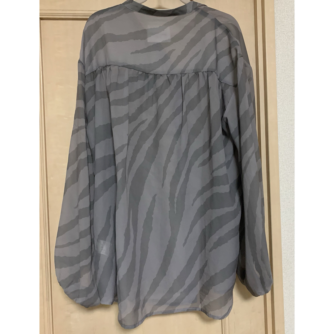 Ameri VINTAGE(アメリヴィンテージ)の美品 AMERI ZEBRA SHEER SHIRT 税込15,400円 レディースのトップス(シャツ/ブラウス(長袖/七分))の商品写真