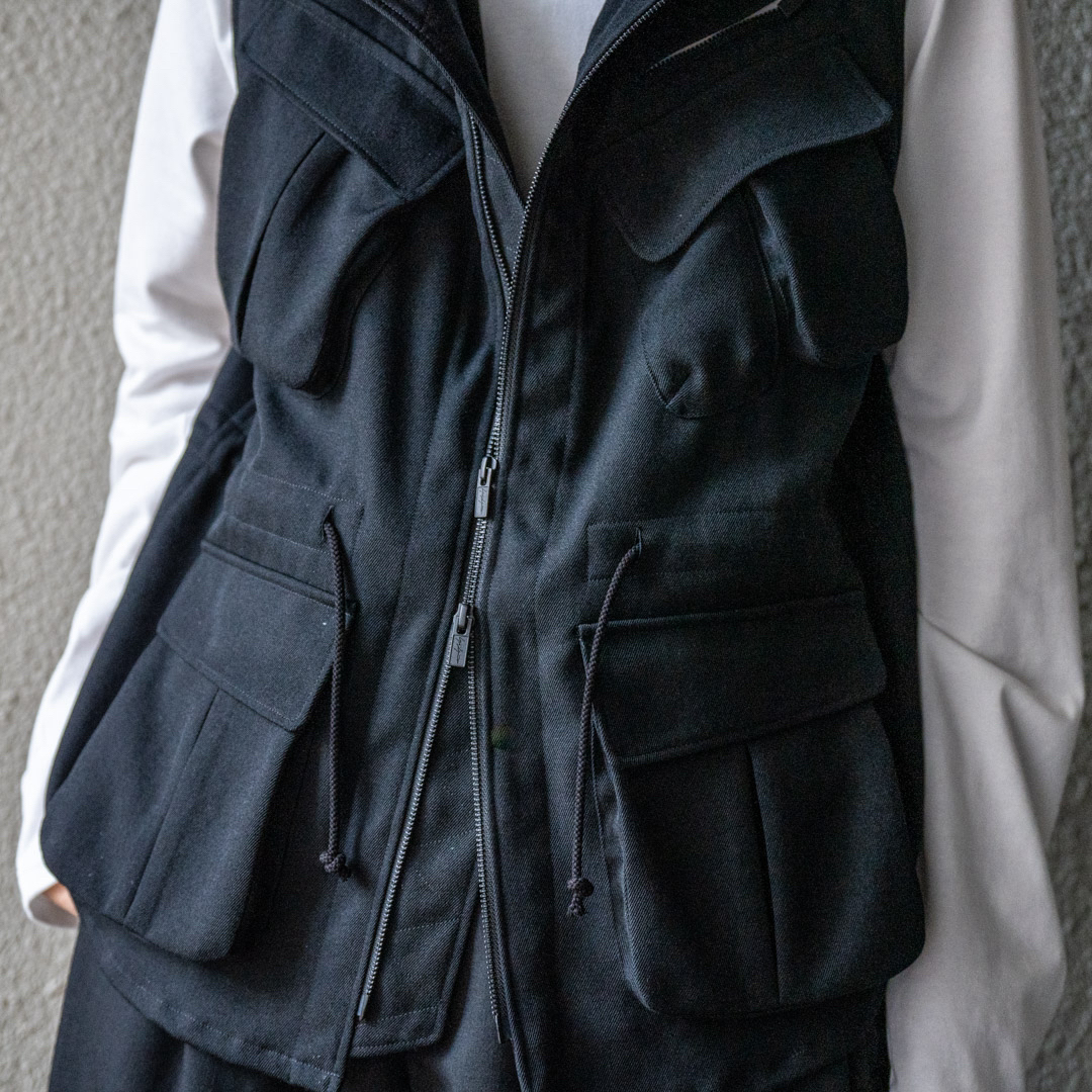 Yohji Yamamoto POUR HOMME(ヨウジヤマモトプールオム)のyohji yamamoto 22AW Military Hood Vest メンズのジャケット/アウター(その他)の商品写真