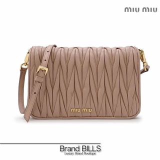 ミュウミュウ(miumiu)の美品ミュウミュウ マトラッセ ショルダーバッグ クラッチバッグ 5BD068 カメオ ピンクベージュ ゴールド金具 肩掛け 斜め掛け(ショルダーバッグ)