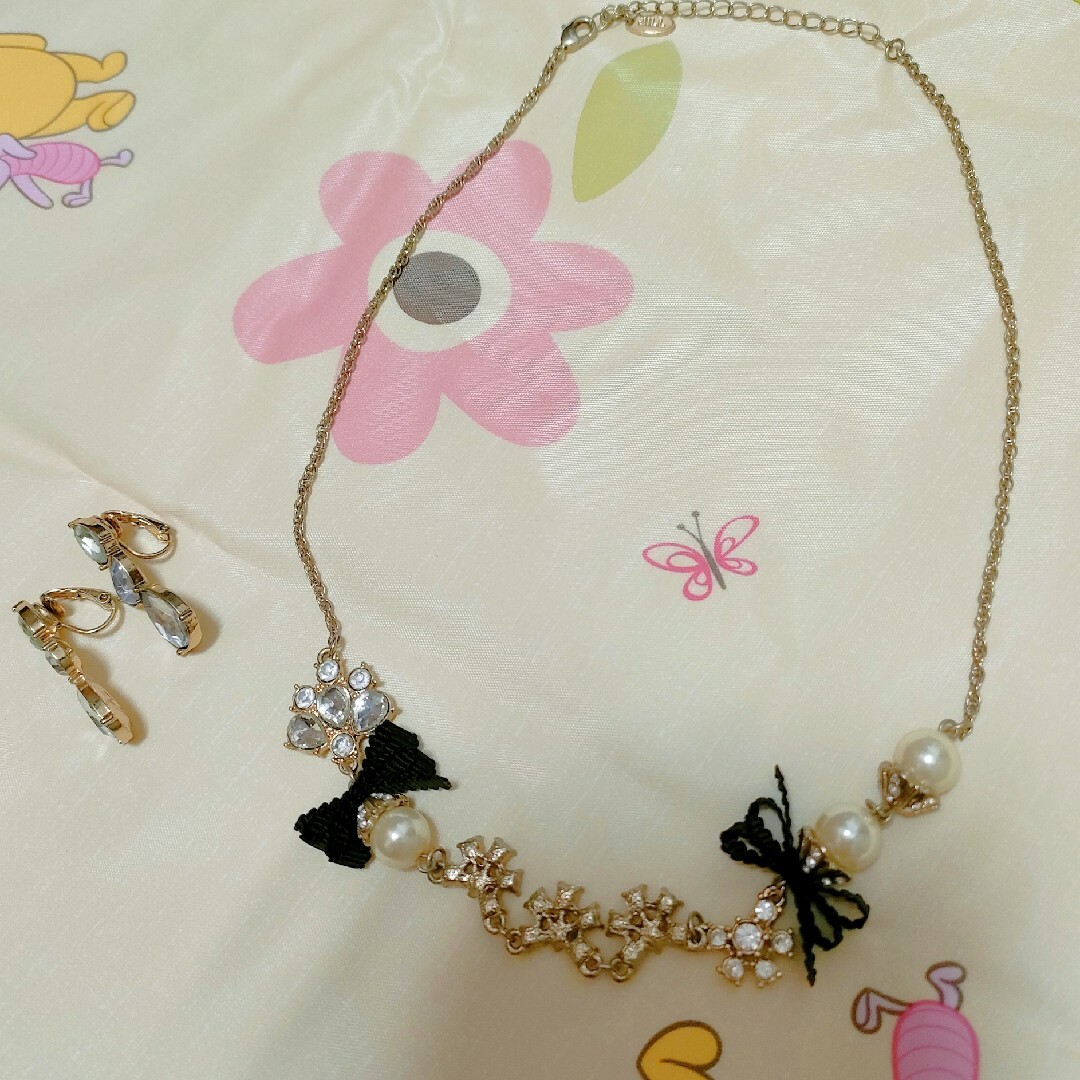 JILL by JILLSTUART(ジルバイジルスチュアート)の【JILL by JILLSTUART】リボンネックレス　黒　パール レディースのアクセサリー(ネックレス)の商品写真