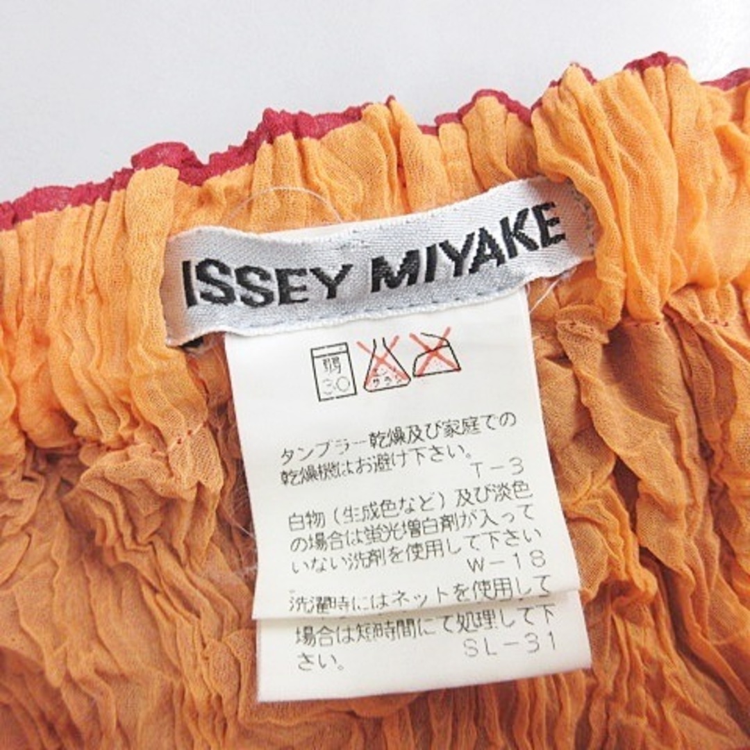 ISSEY MIYAKE(イッセイミヤケ)のイッセイミヤケ スカート プリーツスカート ロング シワ加工 裏地付 赤 M レディースのスカート(ロングスカート)の商品写真