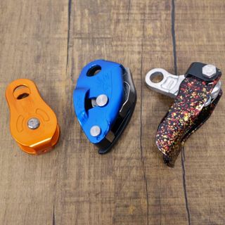 ペツル(PETZL)の美品 ペツル PETZL クライミング プーリー フィックス グリグリ ビレイ シャント クランプ 登山 アウトドア(登山用品)