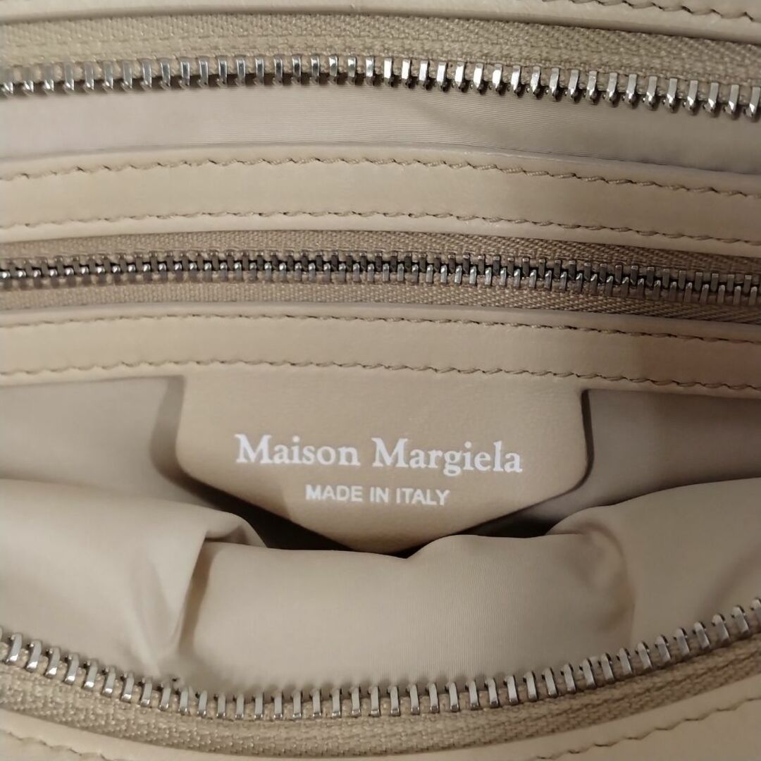 Maison Martin Margiela(マルタンマルジェラ)のMAISON MARGIELA メゾンマルジェラ 品番 S56WF0095 GLAM SLAM クラッチバッグ ベージュ系 正規品 / 33102 レディースのバッグ(クラッチバッグ)の商品写真