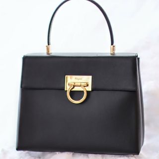 サルヴァトーレフェラガモ(Salvatore Ferragamo)のFerragamo フェラガモ ガンチーニ  ショルダーバッグ(ハンドバッグ)