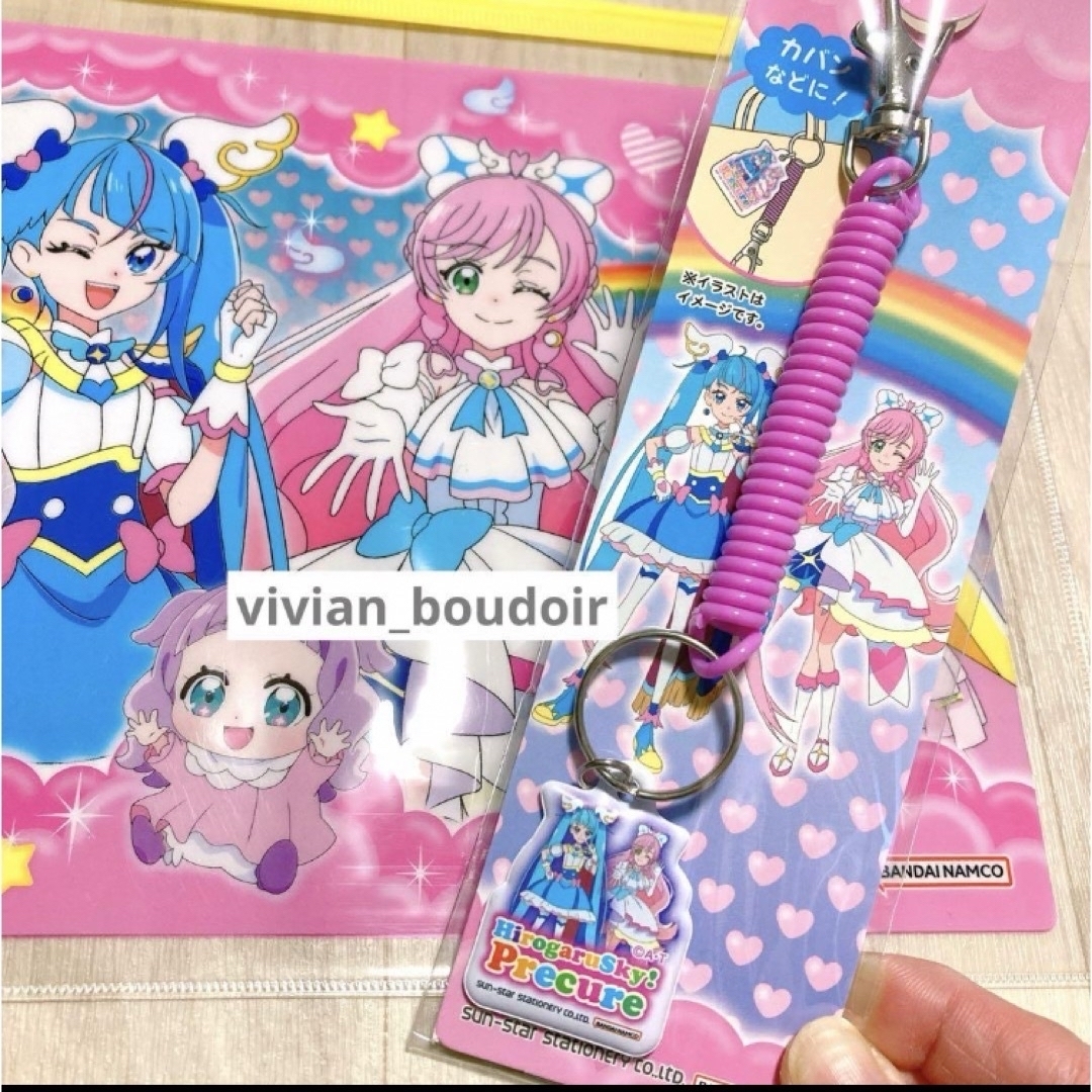 BANDAI(バンダイ)の①【新品未使用】ひろがるスカイ プリキュア♡ポーチ♡シール♡キーホルダー♡メモ♡ キッズ/ベビー/マタニティのキッズ服女の子用(90cm~)(その他)の商品写真