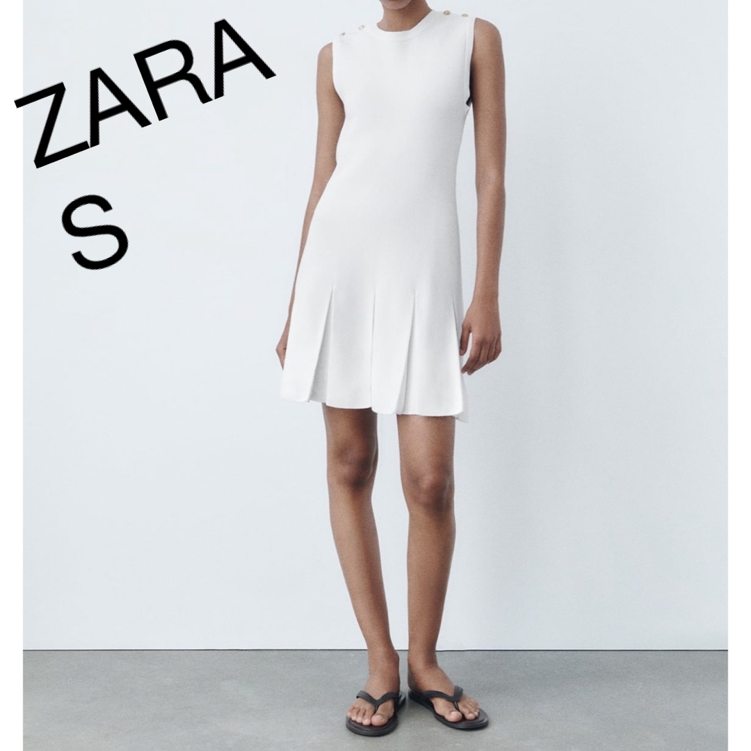 ZARA(ザラ)のゴールドボタン付きニットワンピース レディースのワンピース(ひざ丈ワンピース)の商品写真