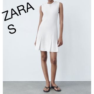 ザラ(ZARA)のゴールドボタン付きニットワンピース(ひざ丈ワンピース)