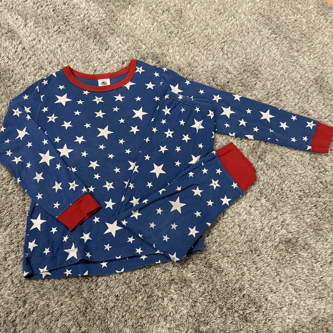 PETIT BATEAU(プチバトー)のプチバトー　星柄パジャマ キッズ/ベビー/マタニティのキッズ服男の子用(90cm~)(パジャマ)の商品写真