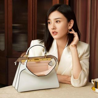 美品■フェンディ　セレリア　ハンドバッグ　ホーボー　カーフレザー　ロゴプレートみっこFENDI