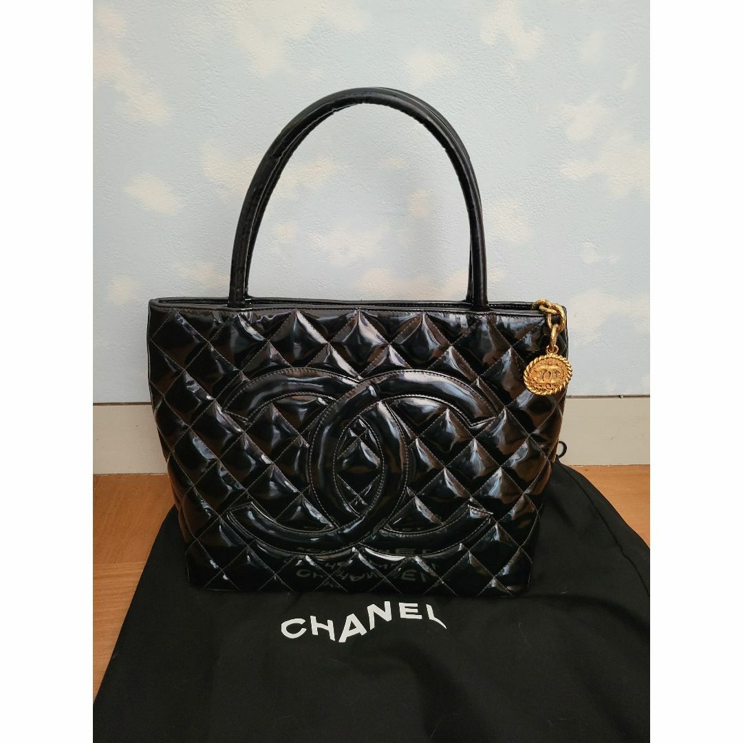 CHANEL(シャネル)の美品本物格安CHANELのエナメルの復刻トート レディースのバッグ(トートバッグ)の商品写真