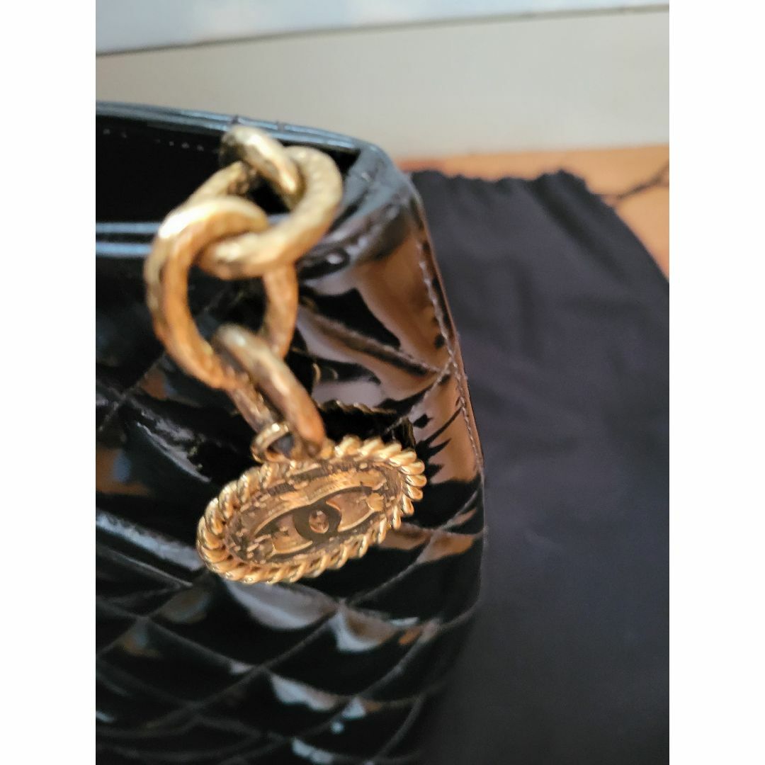 CHANEL - 美品本物格安CHANELのエナメルの復刻トートの通販 by CHANEL - 美品本物格安CHANELのエナメルの復刻トートの通販 by