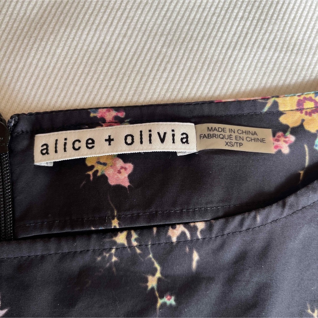 Alice+Olivia(アリスアンドオリビア)のアリス&オリビア 花柄ブラウス XS レディースのトップス(シャツ/ブラウス(長袖/七分))の商品写真