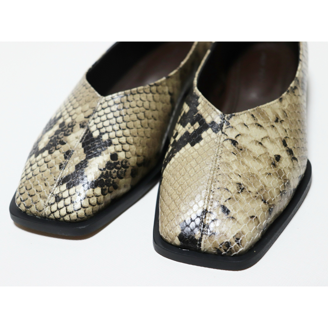 PUBLIC TOKYO(パブリックトウキョウ)の《パブリック トウキョウ》箱付新品 レザーフラットパンプス 1(22.5cm) レディースの靴/シューズ(ハイヒール/パンプス)の商品写真