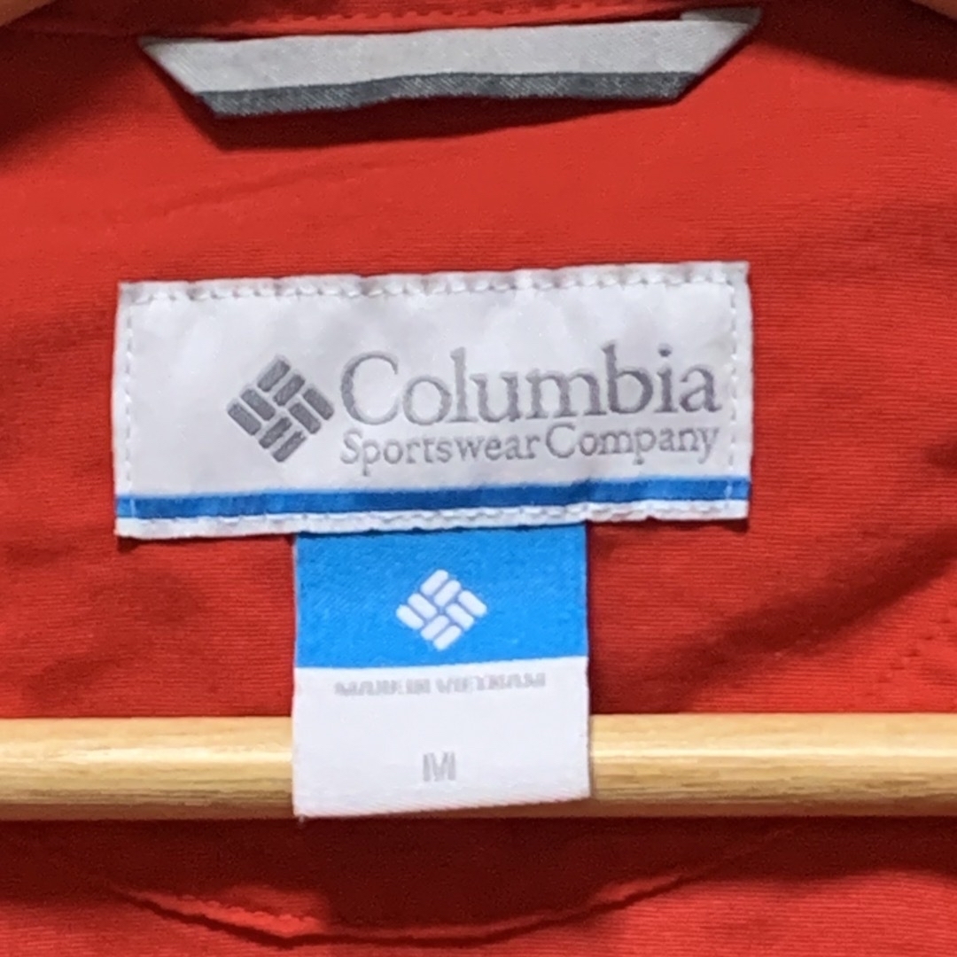 Columbia(コロンビア)のColumbia マウンテンパーカー　レッド　サイズ M レディースのジャケット/アウター(ナイロンジャケット)の商品写真
