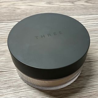 スリー(THREE)のTHREE フェイスルースパウダー(フェイスパウダー)