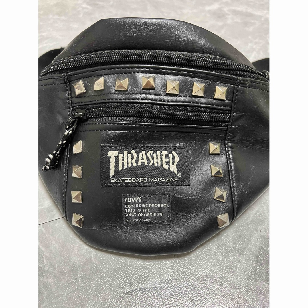 THRASHER(スラッシャー)のTHRASHER ボディバッグ スタッズ付き メンズのバッグ(ボディーバッグ)の商品写真