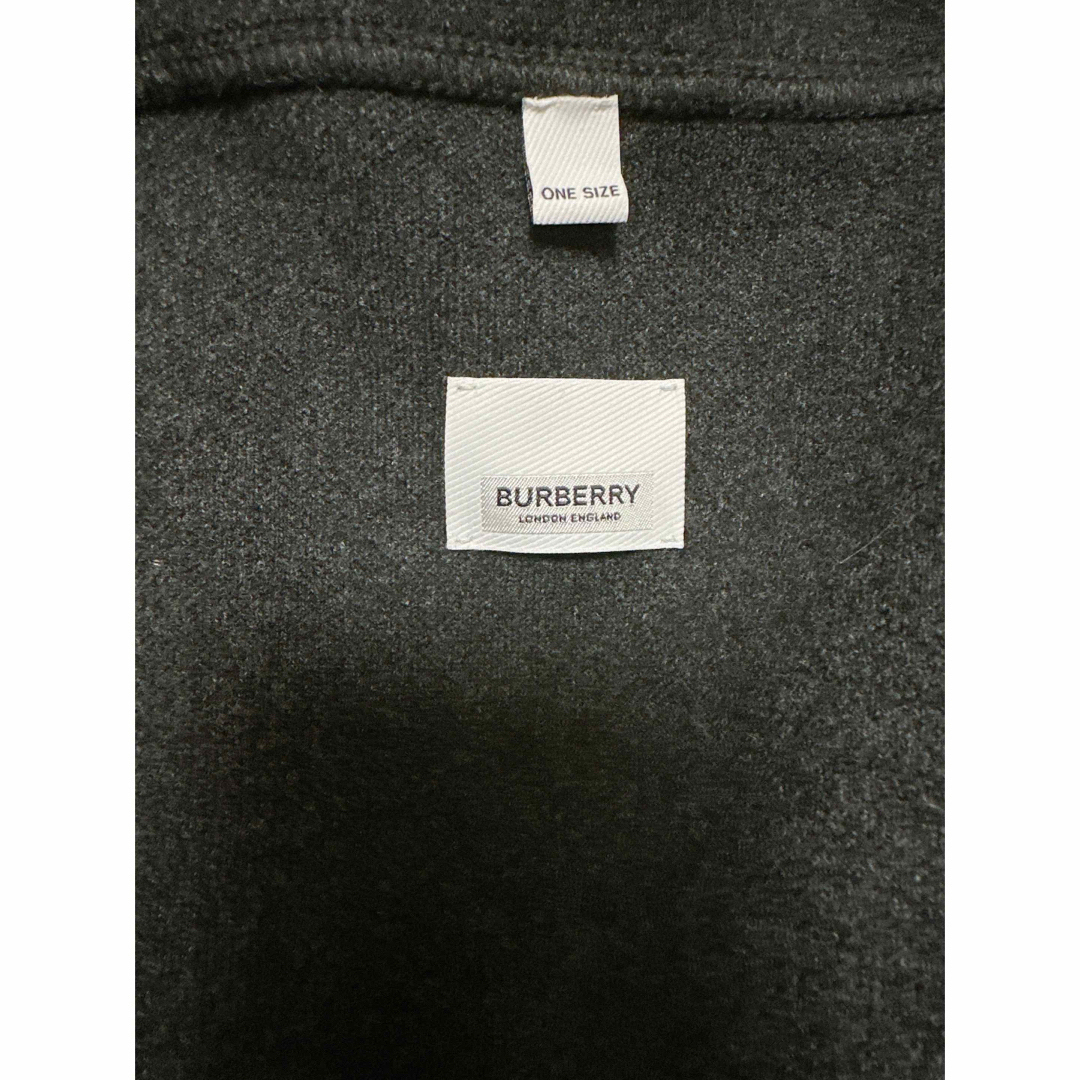 BURBERRY(バーバリー)の値下げ バーバリー BURBERRY ロゴグラフィック ケープ カシミヤ ウール レディースのジャケット/アウター(ポンチョ)の商品写真