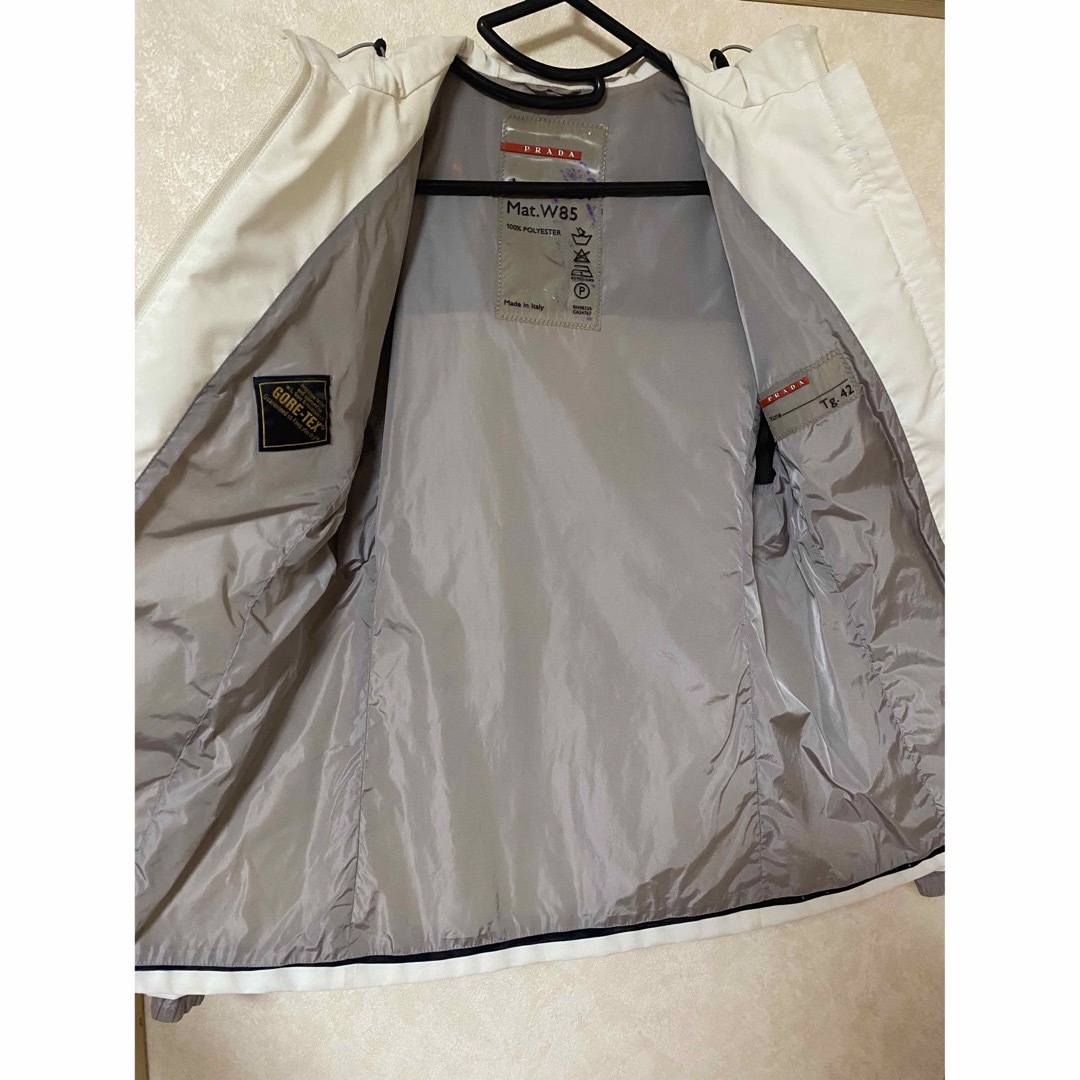 PRADA(プラダ)のPRADA SPORT ナイロンジャケット ホワイト GORE-TEX レディースのジャケット/アウター(ナイロンジャケット)の商品写真