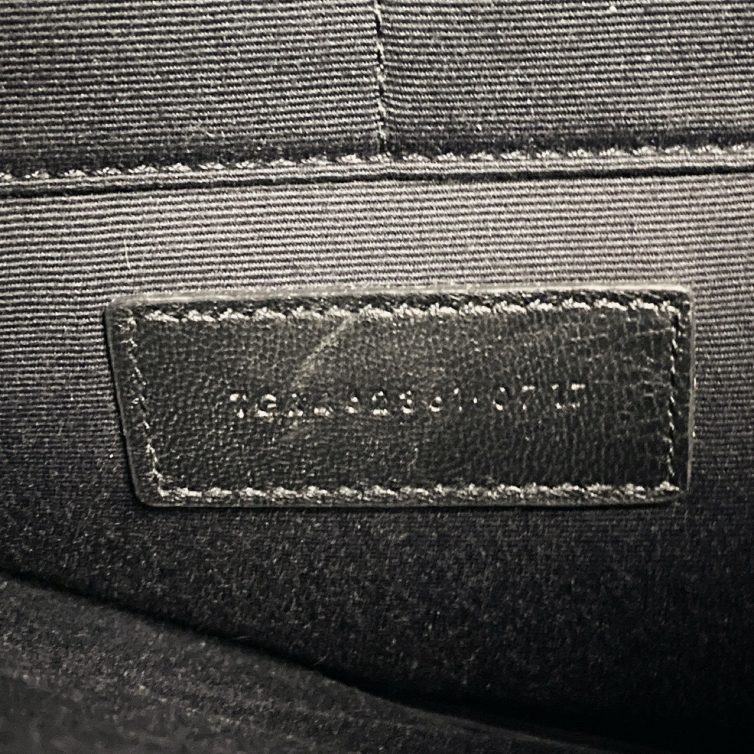 Saint Laurent(サンローラン)の【美品】サンローラン クラッチバッグ ロゴプレート クロコ型押しレザー ブラック メンズのバッグ(セカンドバッグ/クラッチバッグ)の商品写真