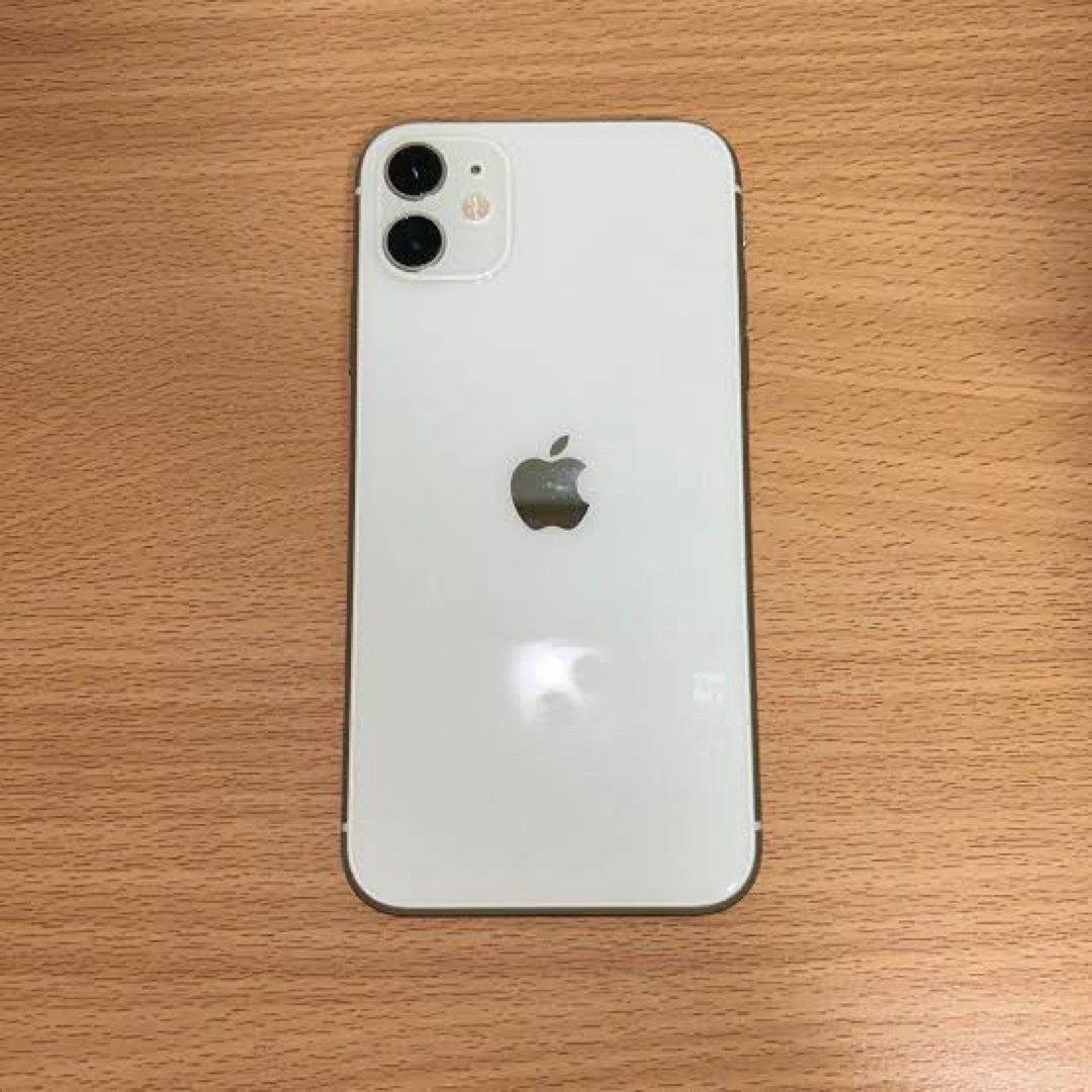 Apple(アップル)のアップル iPhone11 128GB ホワイト SIMフリー スマホ/家電/カメラのスマートフォン/携帯電話(スマートフォン本体)の商品写真