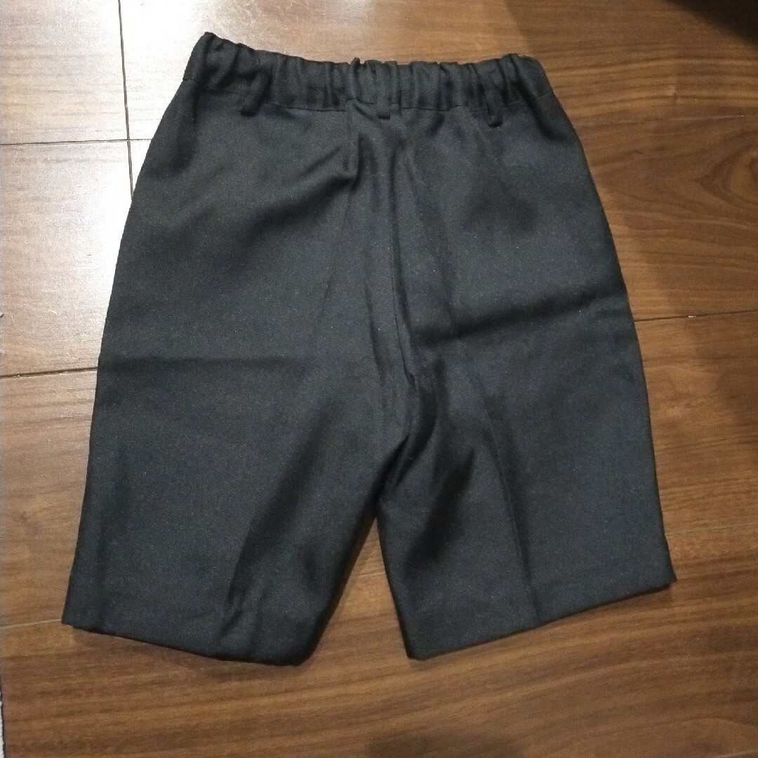 西松屋(ニシマツヤ)のフォーマルパンツ　110　黒 ハーフパンツ キッズ/ベビー/マタニティのキッズ服男の子用(90cm~)(ドレス/フォーマル)の商品写真