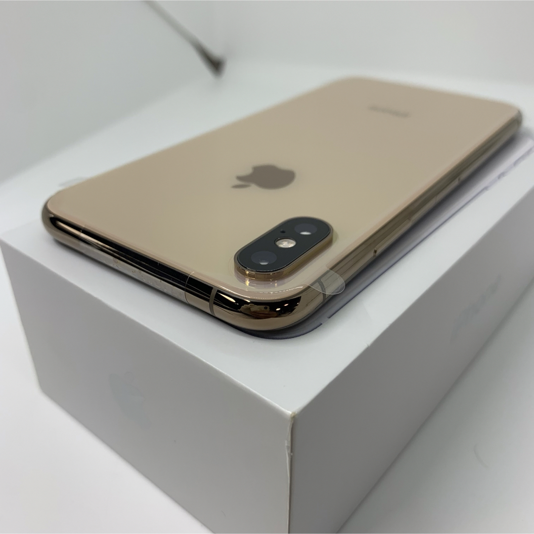 iPhone(アイフォーン)の新品　保証付き　iPhone Xs Gold 256 GB SIMフリー　本体 スマホ/家電/カメラのスマートフォン/携帯電話(スマートフォン本体)の商品写真