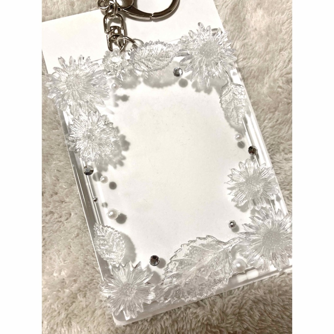 トレカキーホルダー トレカケース デコ 花 クリア ハンドメイドのハンドメイド その他(その他)の商品写真