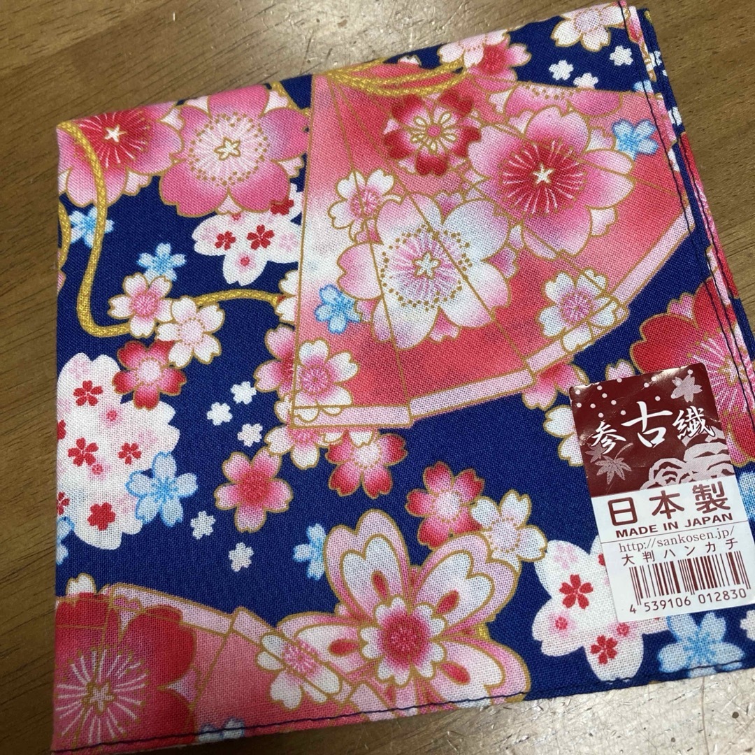 参古織　桜和柄大判ハンカチ レディースのファッション小物(ハンカチ)の商品写真