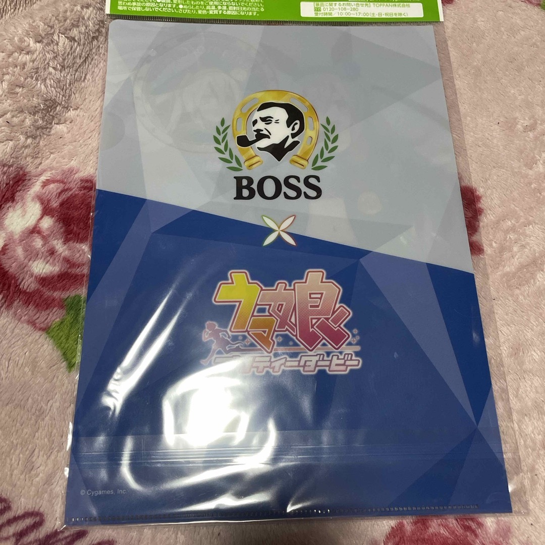 BOSS(ボス)のウマ娘 クリアファイル+缶バッジセット✨️ エンタメ/ホビーのアニメグッズ(クリアファイル)の商品写真