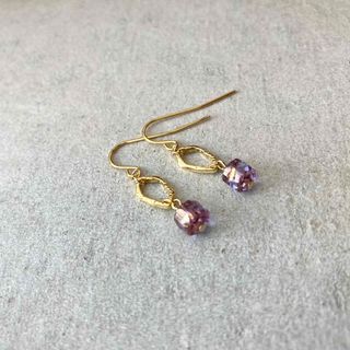 チェコビーズ ゴールドピアス  rose purple(ピアス)