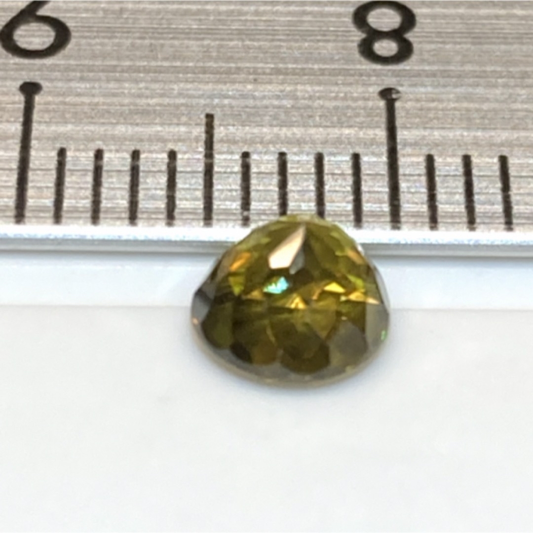 天然スフェーンルース　ラウンドカット　0.746ct  ソーティング付き レディースのアクセサリー(その他)の商品写真