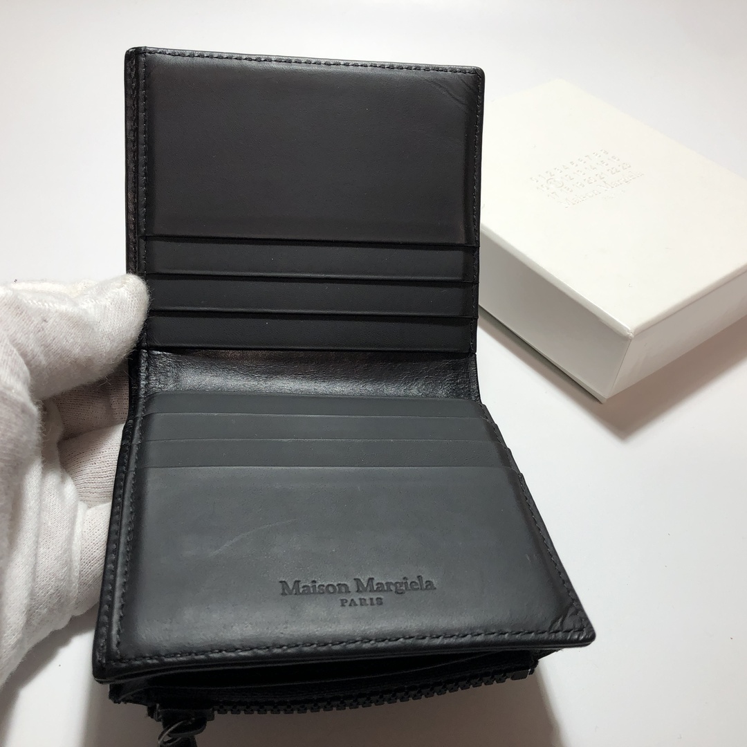 Maison Martin Margiela(マルタンマルジェラ)のMAISON MARGIELA 二つ折り 財布 メゾンマルジェラ メンズのファッション小物(折り財布)の商品写真