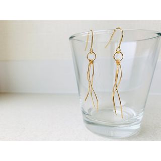 ゴールドのシンプルなピアス(ピアス)