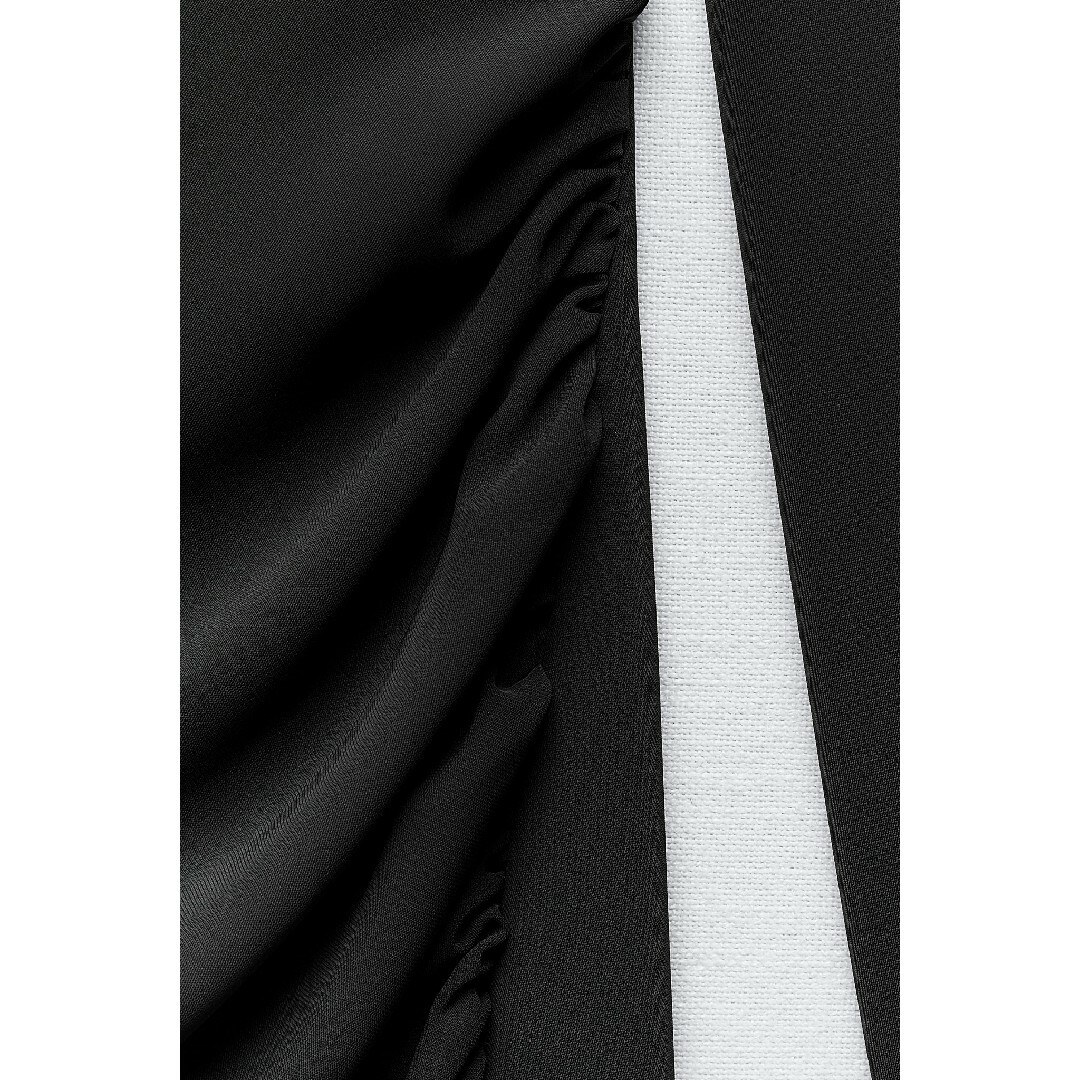 ZARA(ザラ)のZARA　アシンメトリー ドレープ ミディワンピース　Lサイズ　ブラック レディースのワンピース(ロングワンピース/マキシワンピース)の商品写真