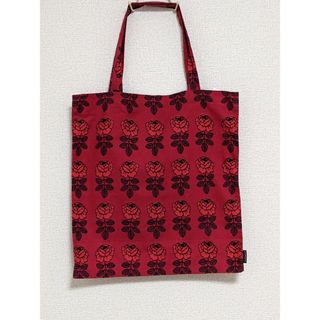 マリメッコ(marimekko)のmarimekko vihkiruusu ファブリックバッグ クリスマス 限定(トートバッグ)