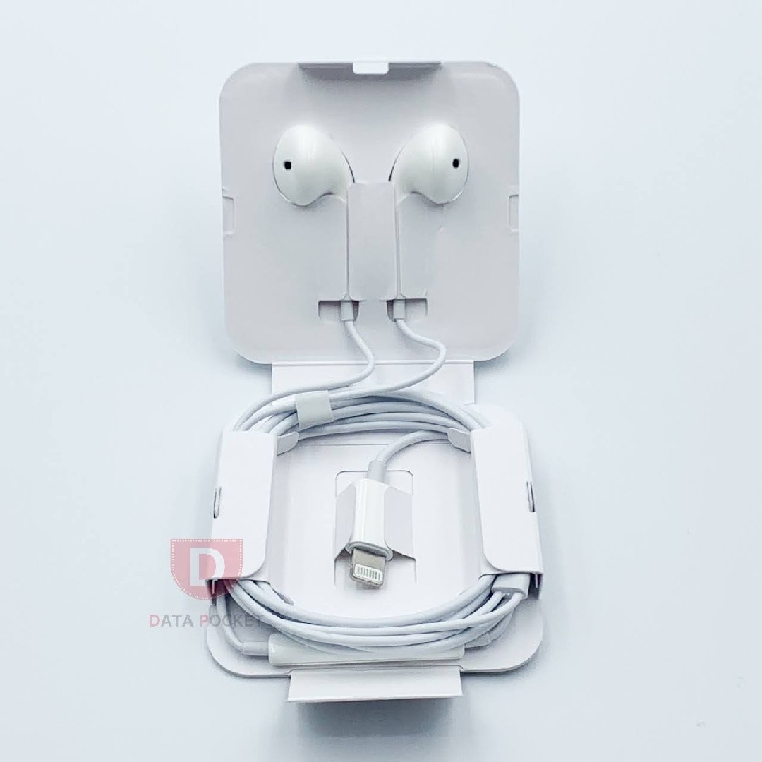 Apple(アップル)のApple iPhone用 Lightningイヤホンマイク スマホ/家電/カメラのオーディオ機器(ヘッドフォン/イヤフォン)の商品写真