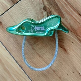 ペツル(PETZL)のビレイデバイス PETZL(登山用品)