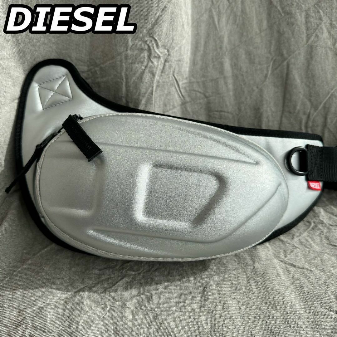 DIESEL(ディーゼル)の美品 人気デザイン 1DR デカ Dロゴ シルバー ボディーバック メンズのバッグ(ボディーバッグ)の商品写真
