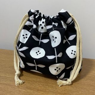 ハンドメイド　巾着袋　お弁当袋　花柄　(ランチボックス巾着)