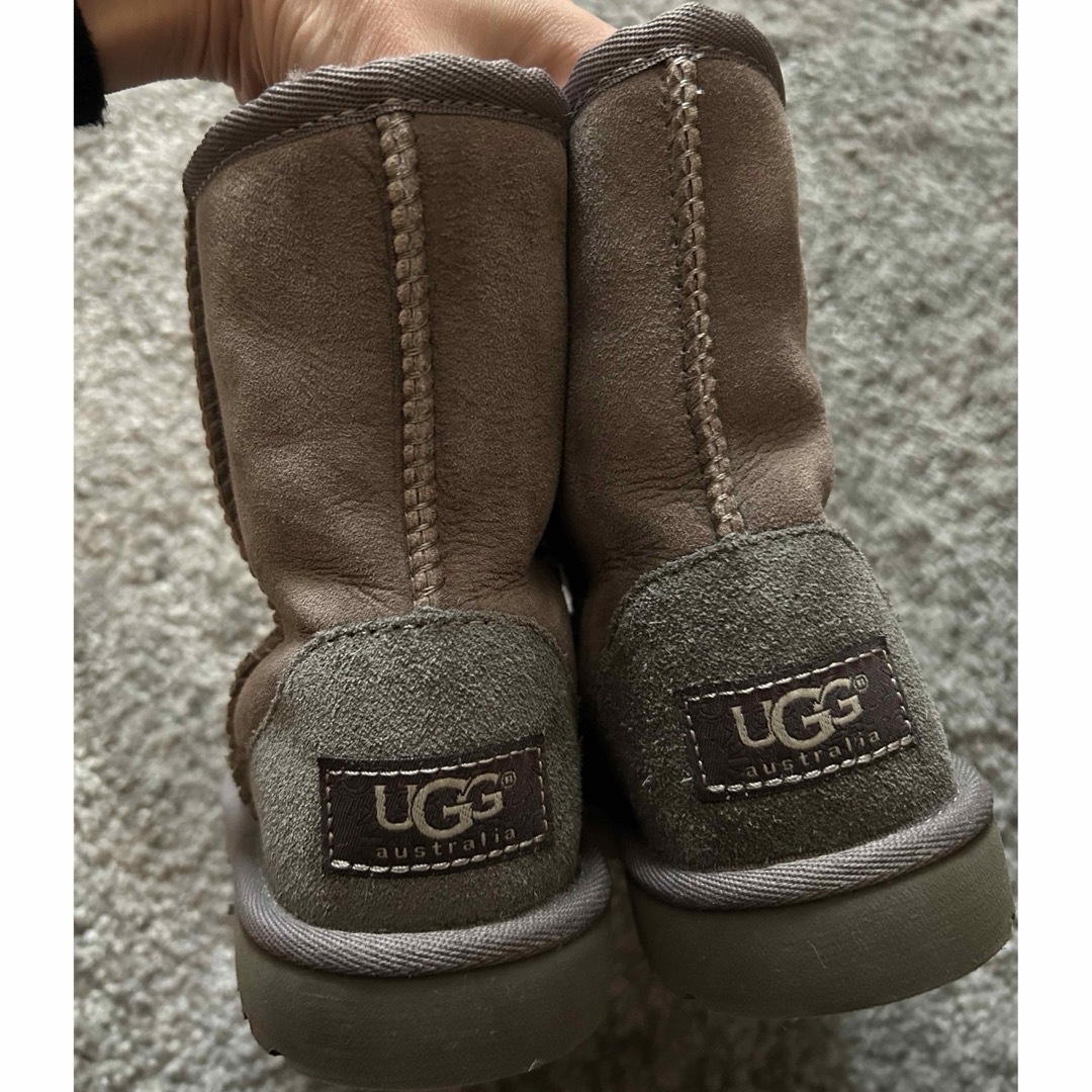 UGG(アグ)の【美品】ugg ブーツ　17.5cm グレー　アグ キッズ/ベビー/マタニティのキッズ靴/シューズ(15cm~)(ブーツ)の商品写真