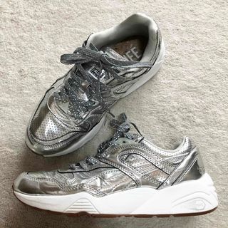 プーマ(PUMA)の24【PUMA/プーマ】R698 X TRINOMIC シルバーメタリック(スニーカー)