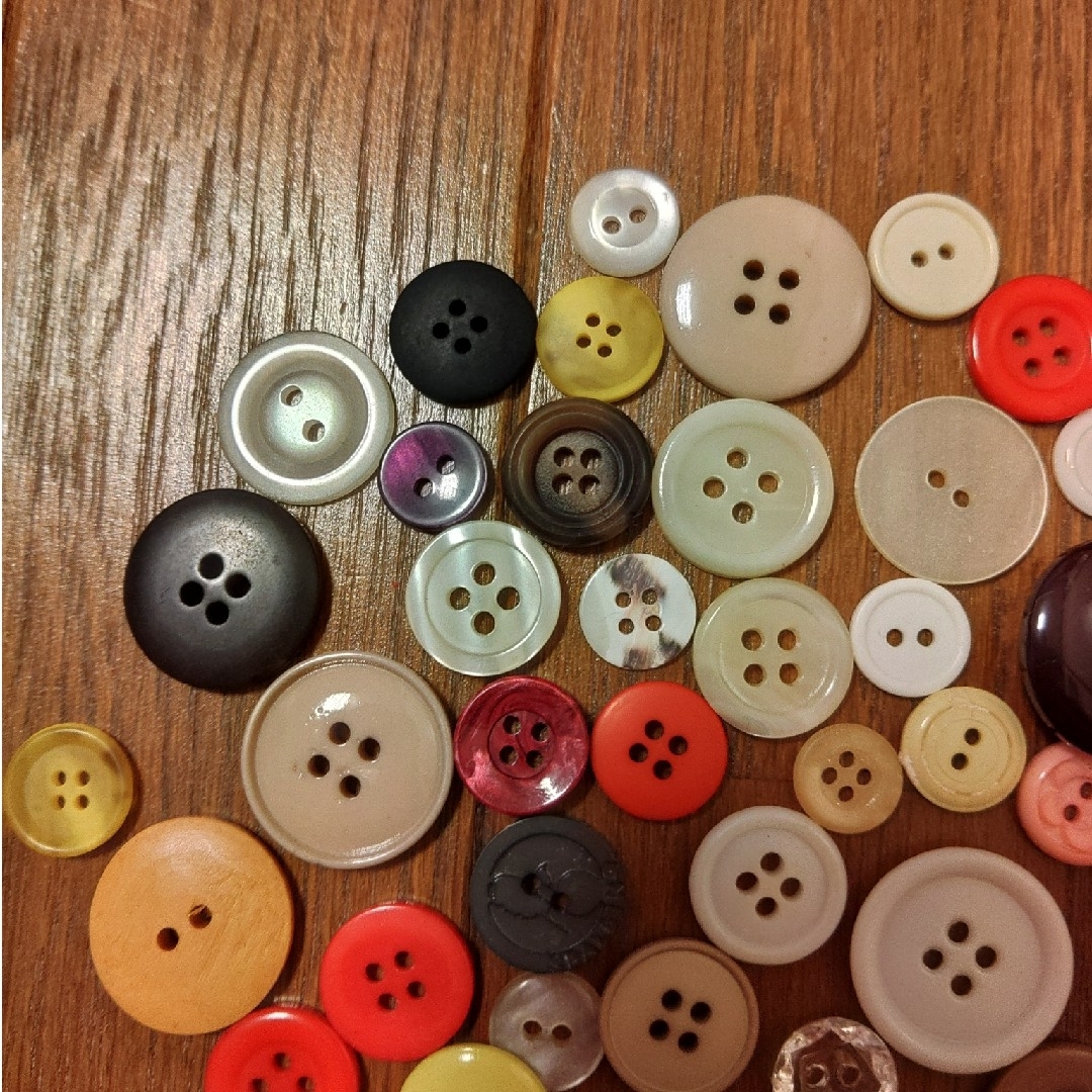 ボタン　57個　ハンドメイド ハンドメイドの素材/材料(各種パーツ)の商品写真