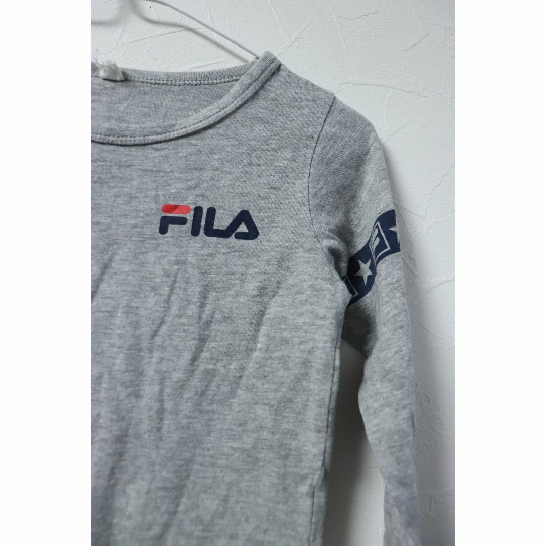 FILA(フィラ)のプロフ必読FILAグレーロングTシャツ/フィラシンプル良品90 キッズ/ベビー/マタニティのキッズ服男の子用(90cm~)(Tシャツ/カットソー)の商品写真