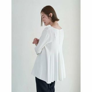 イェッカヴェッカ(YECCA VECCA)の【オフホワイト】ペプラムパールニット/24SS(ニット/セーター)