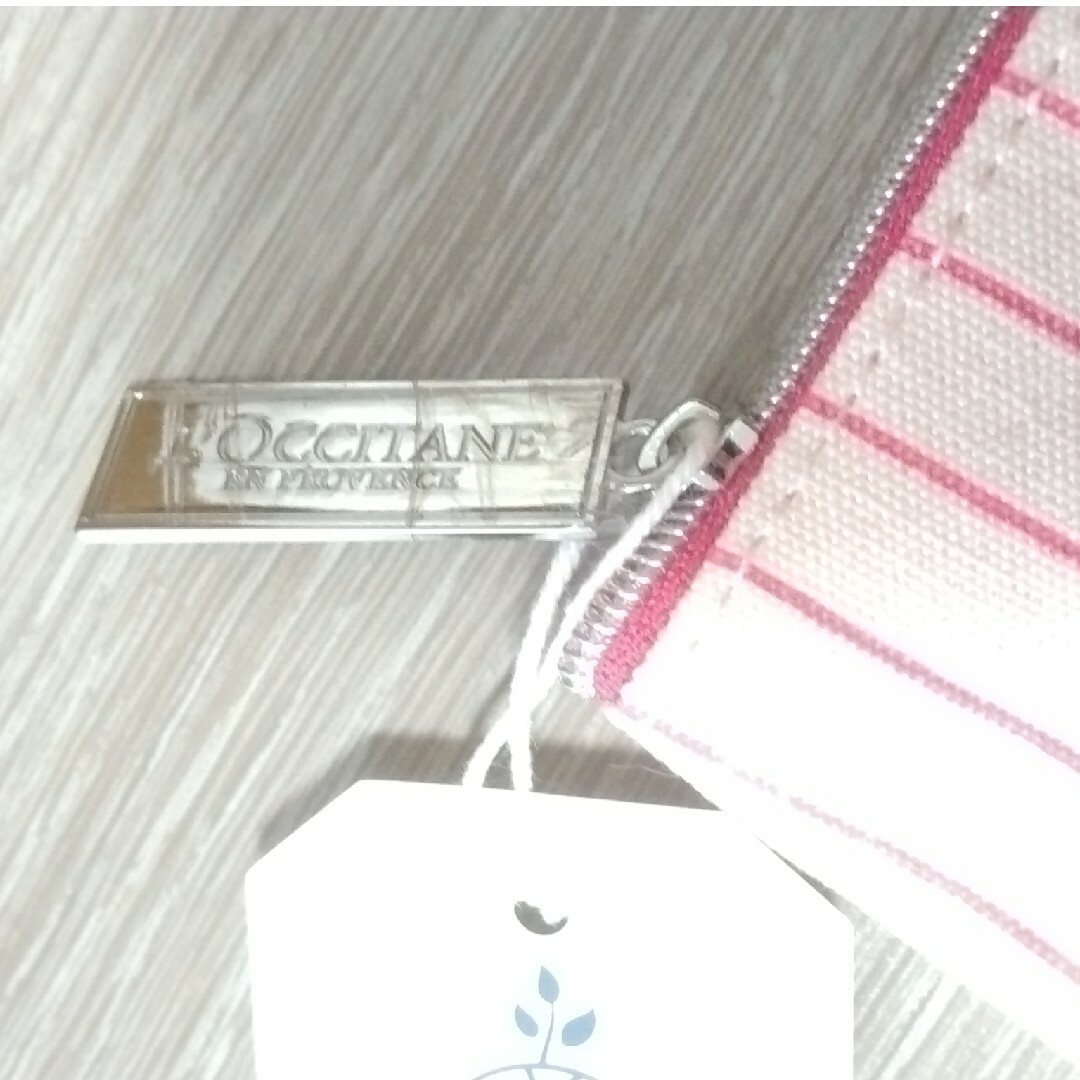 L'OCCITANE(ロクシタン)のロクシタン　ピンクストライプポーチ エンタメ/ホビーのコレクション(ノベルティグッズ)の商品写真