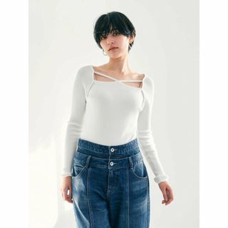 イェッカヴェッカ(YECCA VECCA)の【オフホワイト】スクエアネックストリングリブニット/24SS(ニット/セーター)