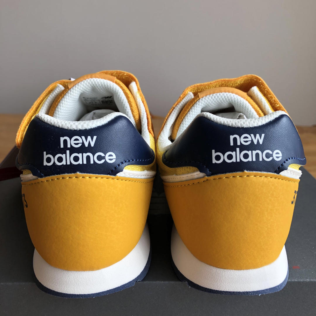 New Balance(ニューバランス)の新品 箱入り 22.5㎝ ニューバランス スニーカー キッズ/ベビー/マタニティのキッズ靴/シューズ(15cm~)(スニーカー)の商品写真