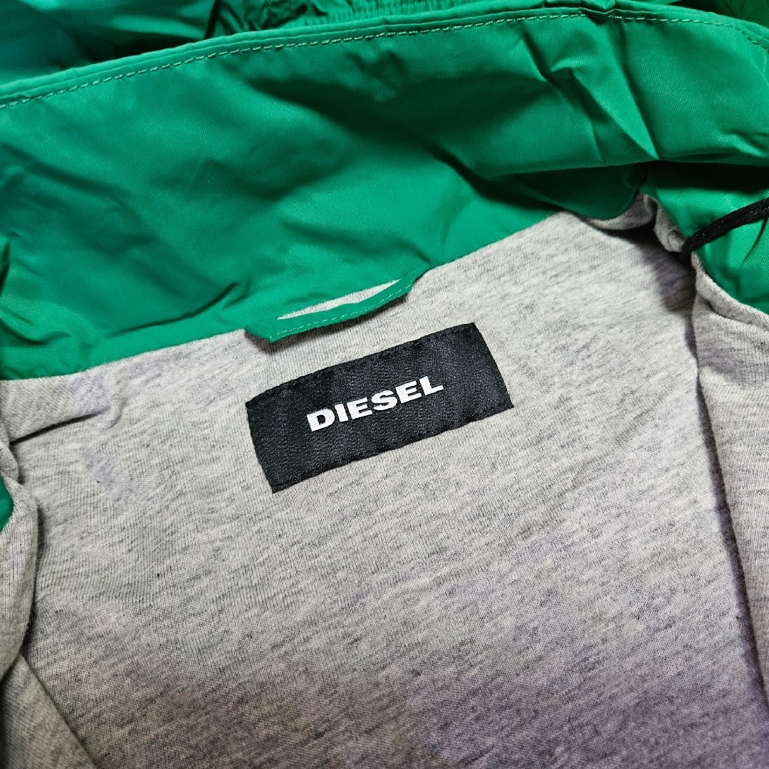 DIESEL(ディーゼル)のDIESEL ディーゼルキッズ　ナイロンブルゾン キッズ/ベビー/マタニティのキッズ服男の子用(90cm~)(ジャケット/上着)の商品写真