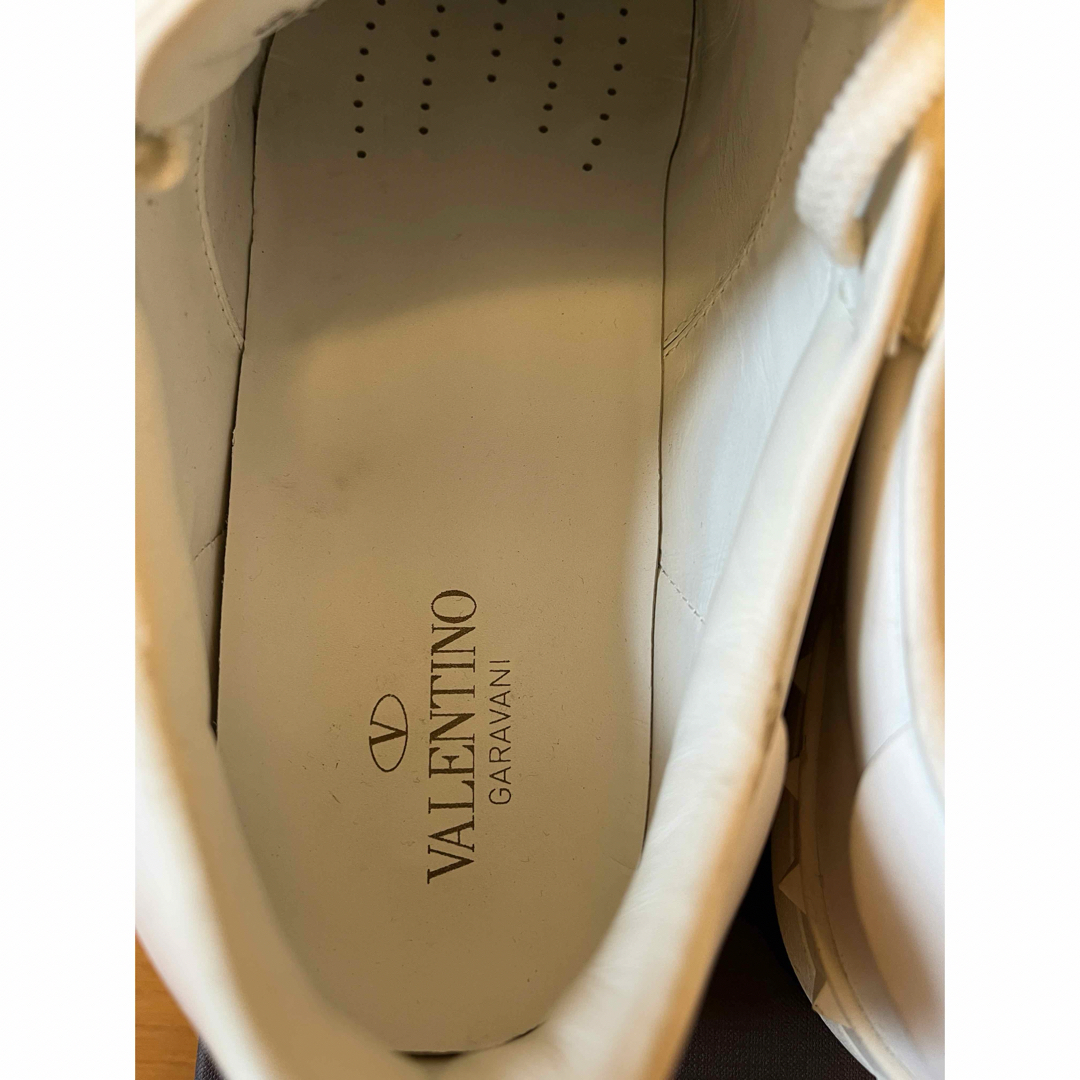 VALENTINO(ヴァレンティノ)の正規 VALENTINO GARAVANI ヴァレンティノ スタッズ スニーカー メンズの靴/シューズ(スニーカー)の商品写真